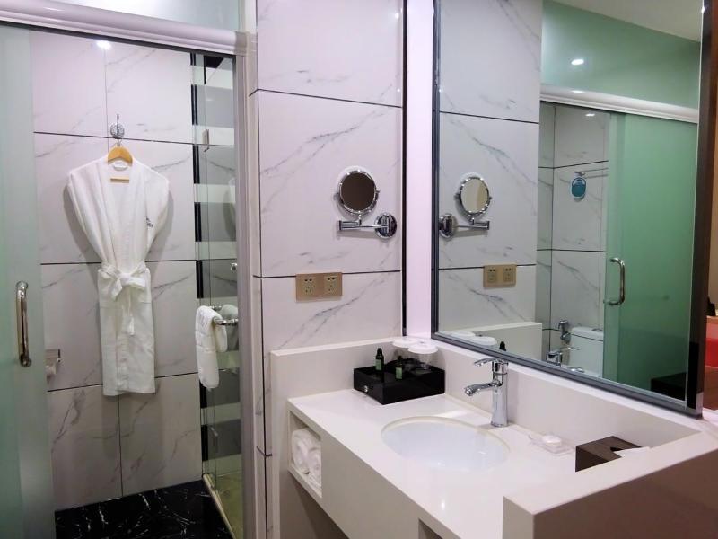 Hotel & 4*