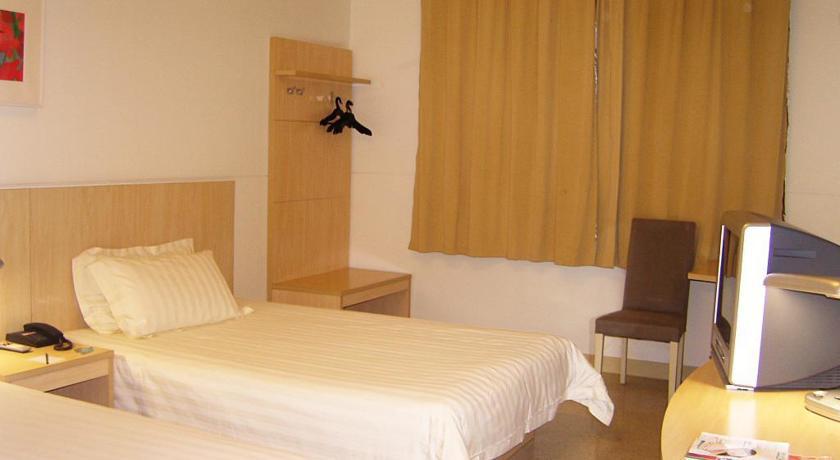 Jinjiang Caohejing Xingzhong Road Railway Station Hotel 3*