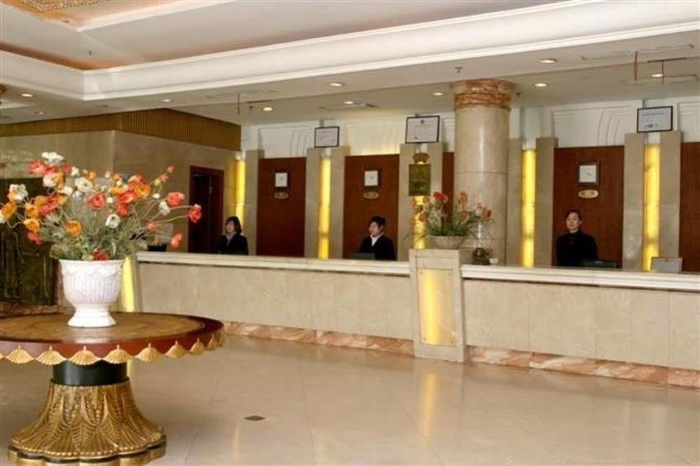 Hotel Qingpu Family