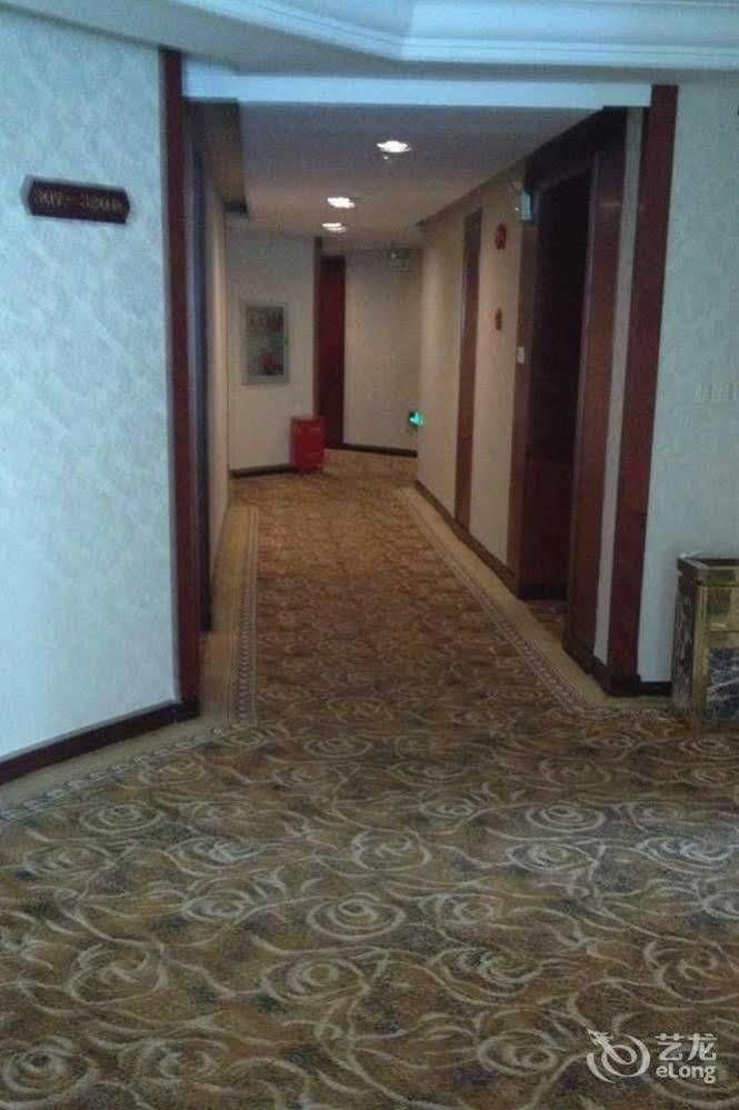 Qingpu Family Hotel *