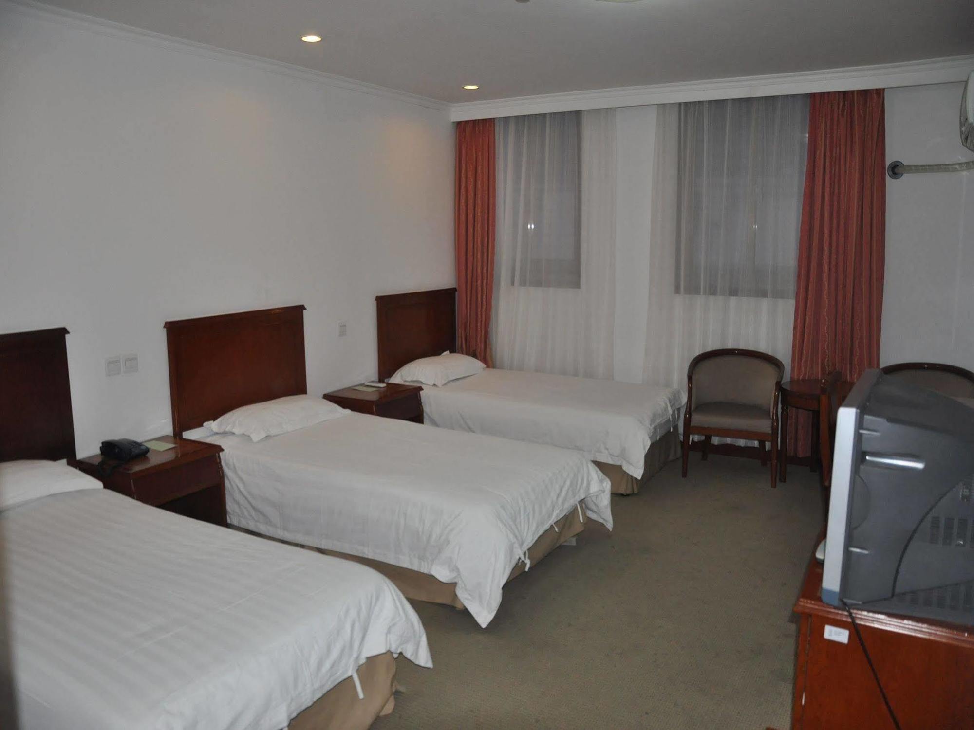 Hotel Jin Jiang East 2*