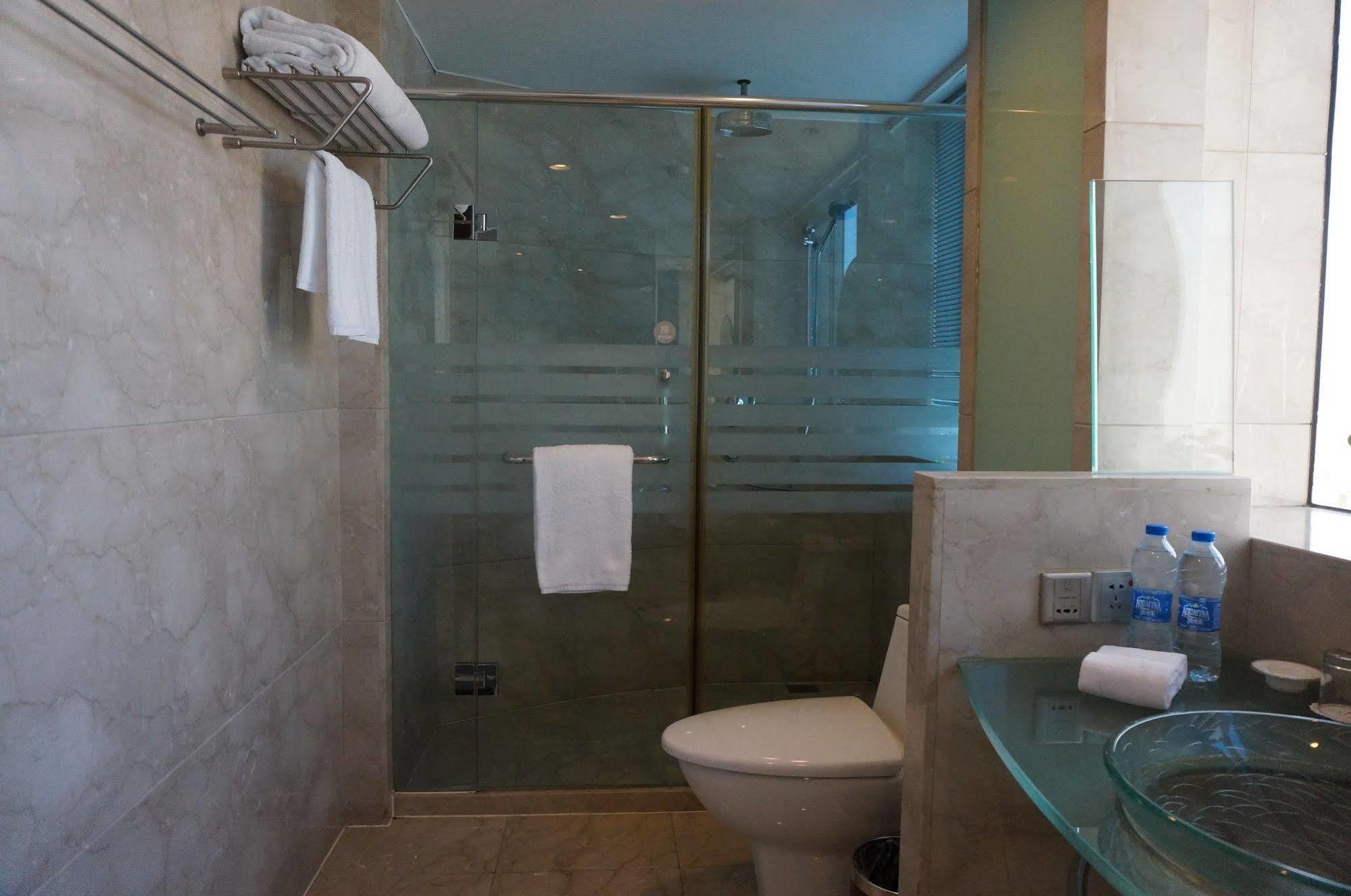 Hotel Luxemon Pudong 4*