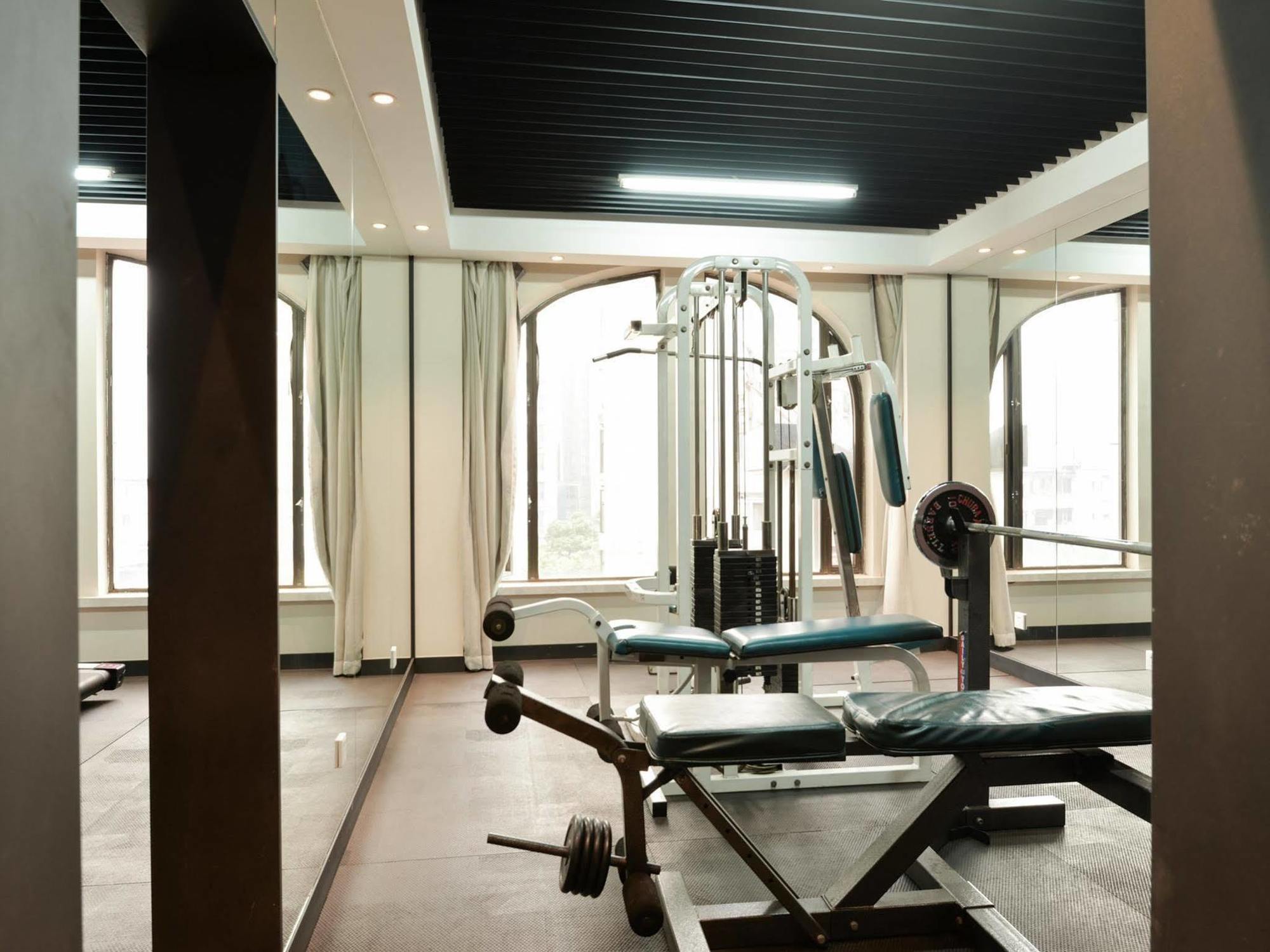 Hotel Ssaw Boutique Hongkou 3*
