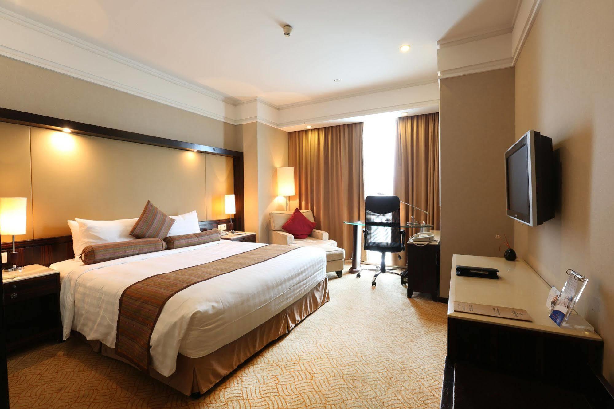 Hotel Howard Johnson Huaihai Shanghai