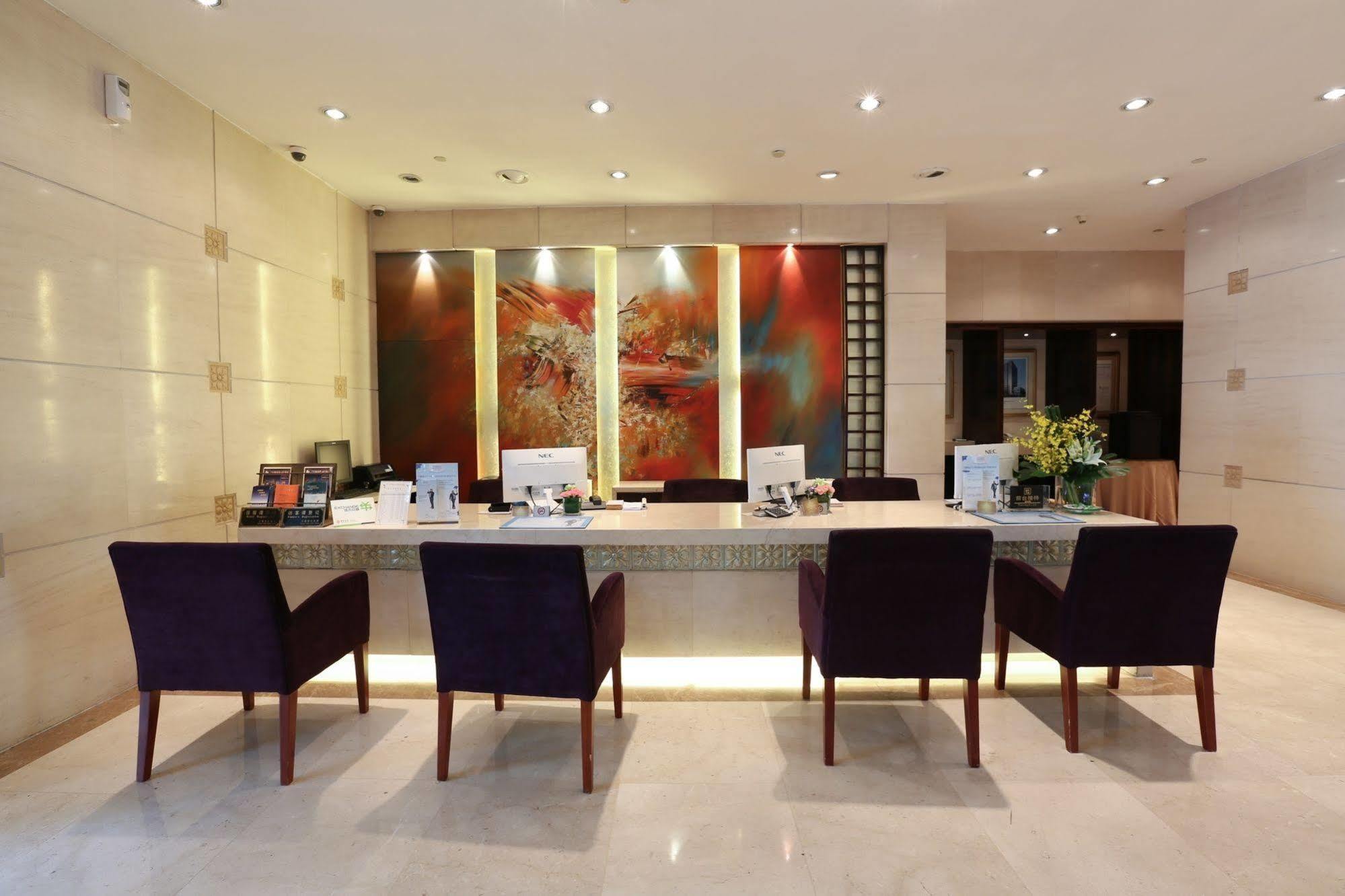 Howard Johnson Huaihai Hotel 5*