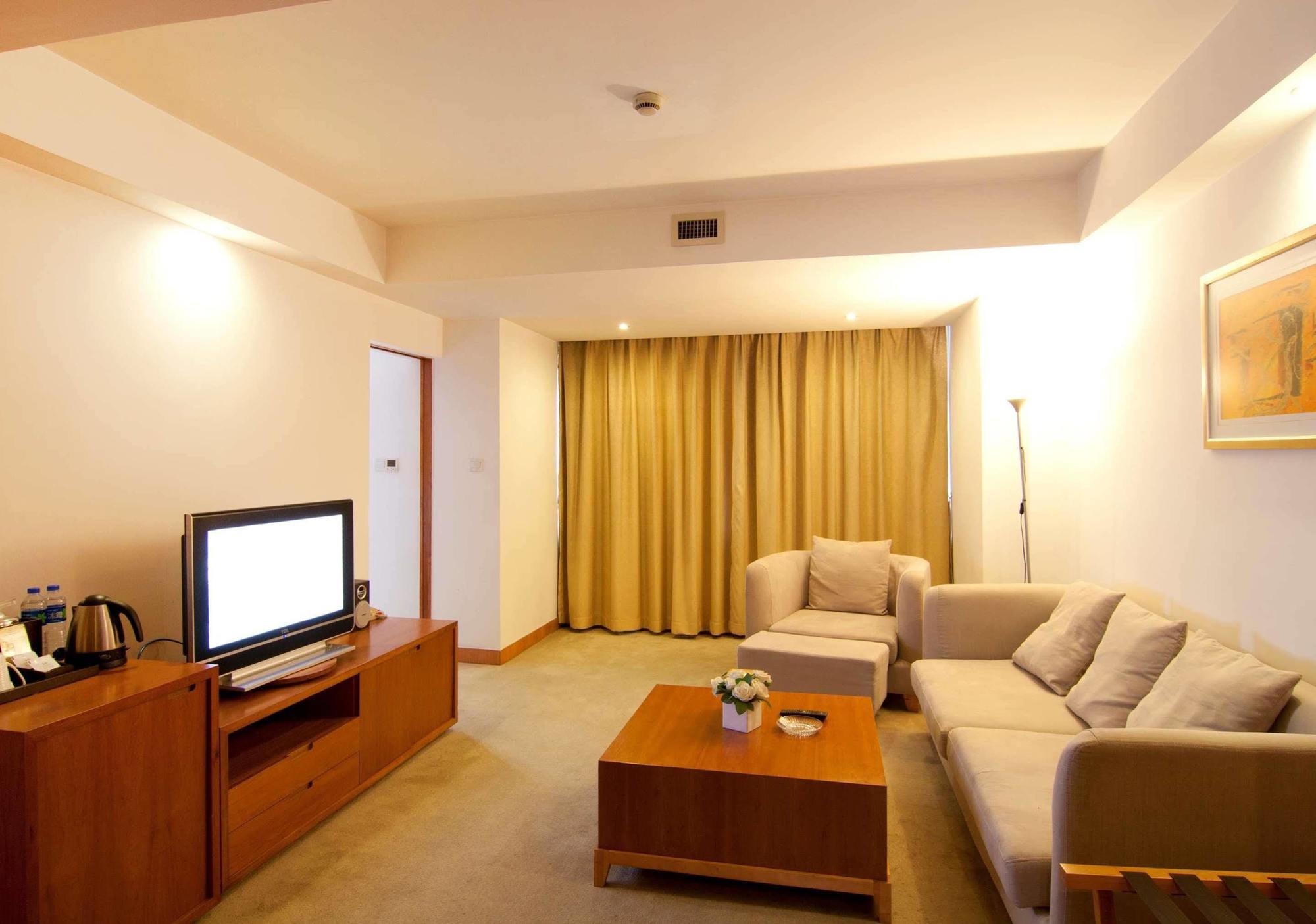 Gloria Plaza Kangqiao Hotel 3*