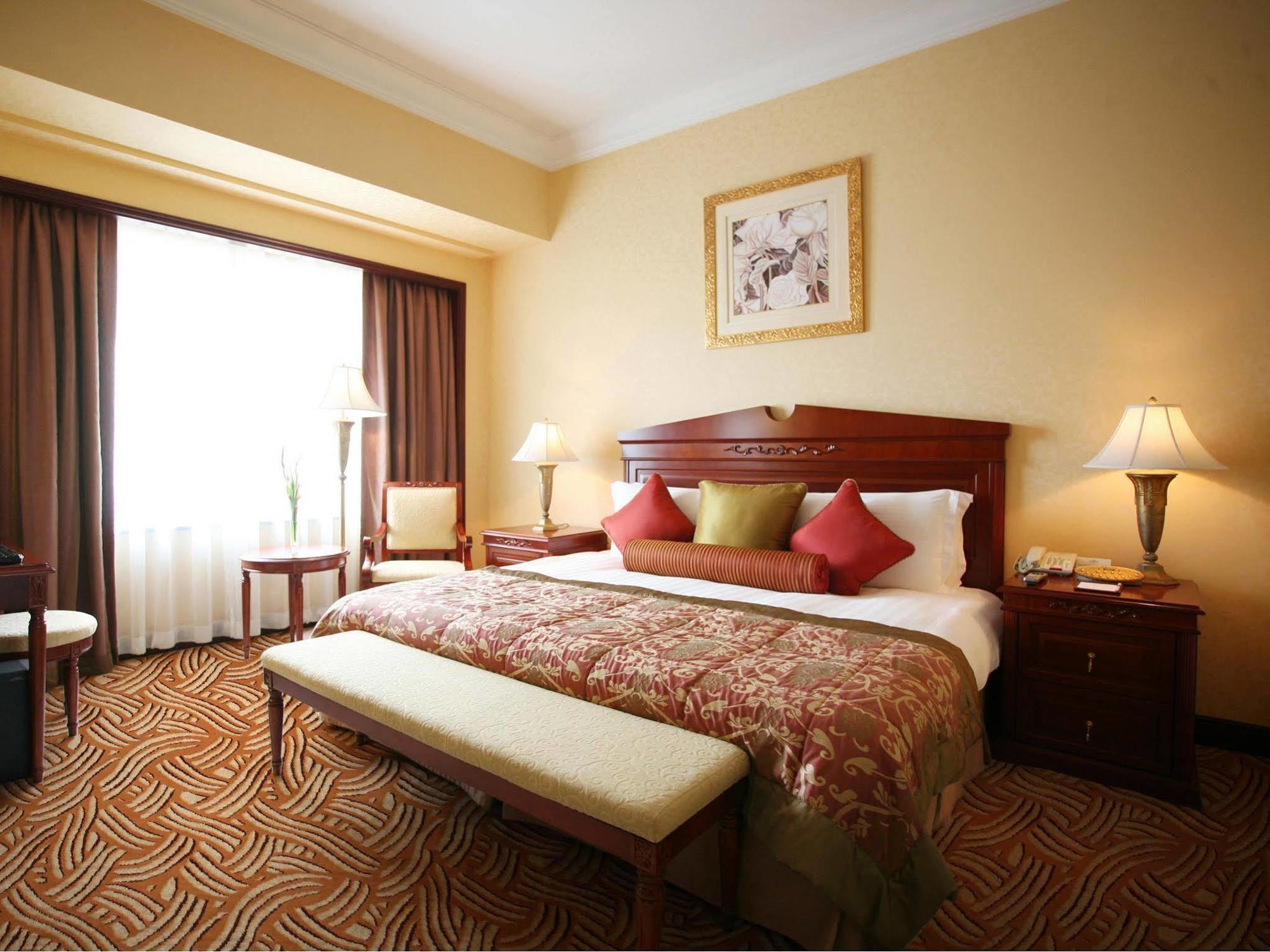 Holiday Nanjing Road By Ihg Hotel 5*