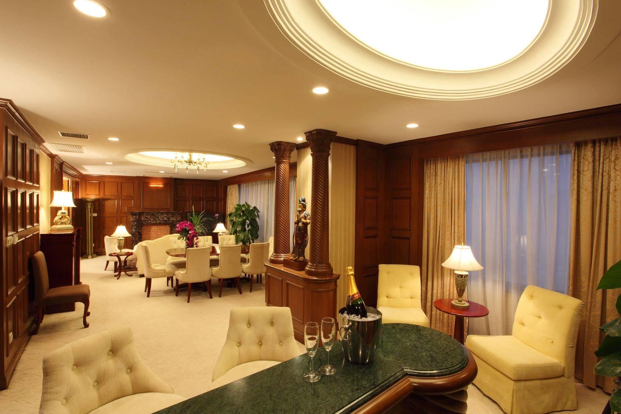 Holiday Nanjing Road By Ihg 5* Shanghai