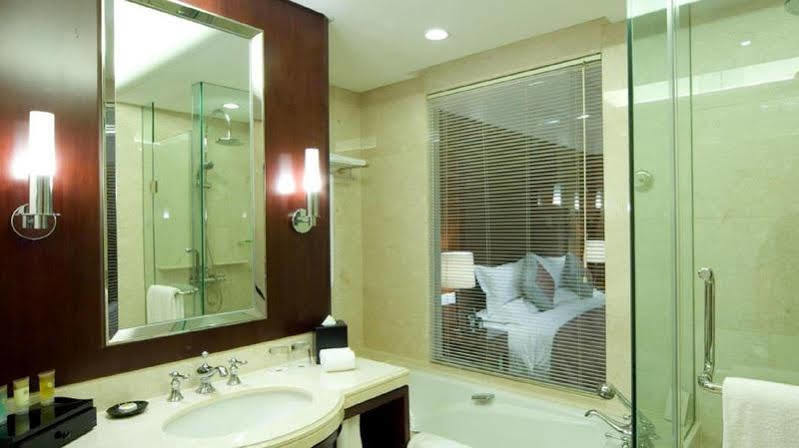 Doubletree By Hilton Jing'an Hotel Shanghai
