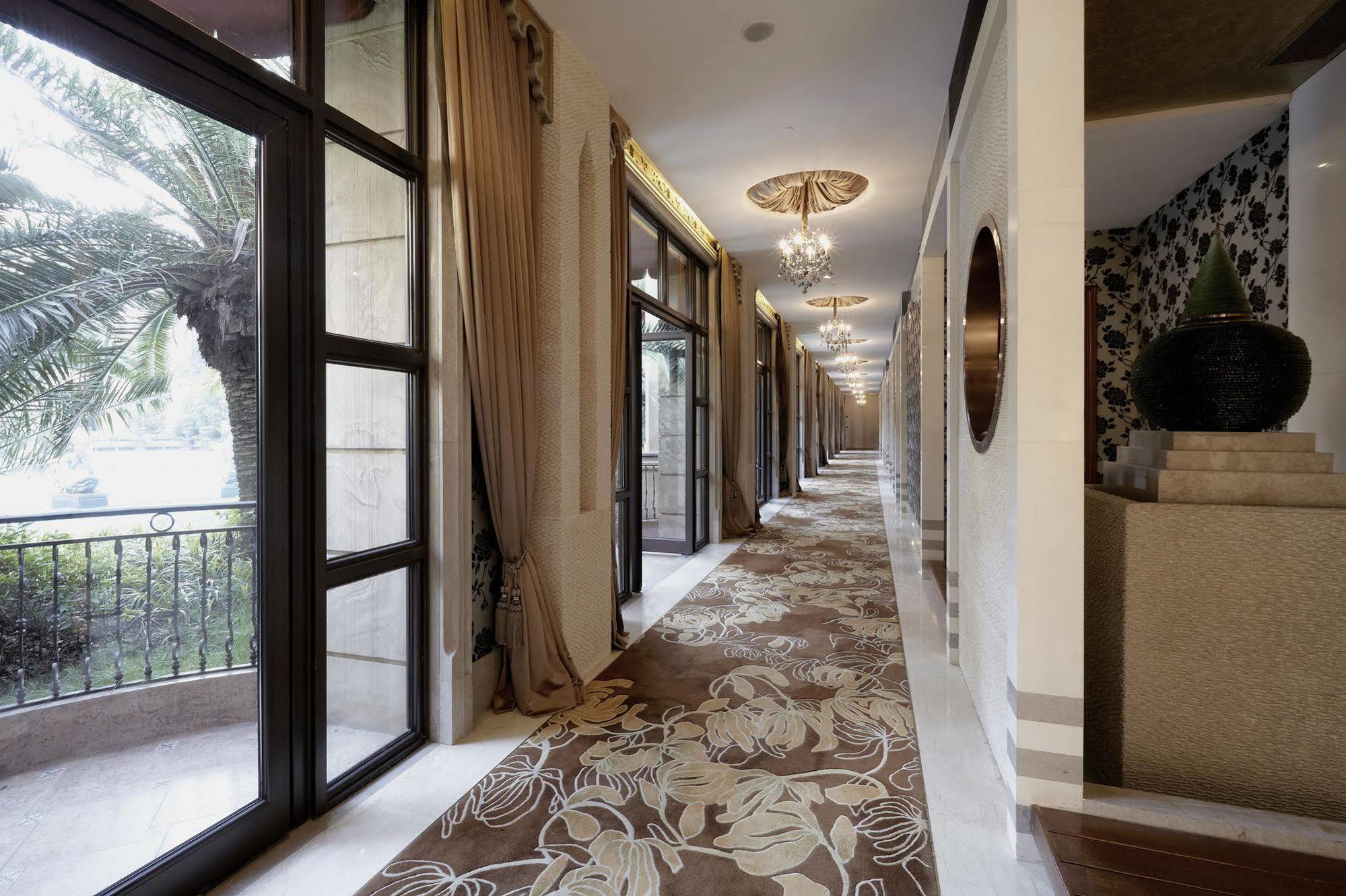 Khách sạn Chateau Star River Minhang