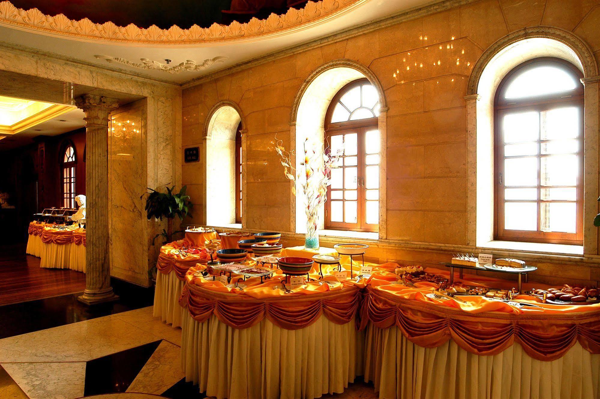 Jin Jiang Pacific Otel 3*