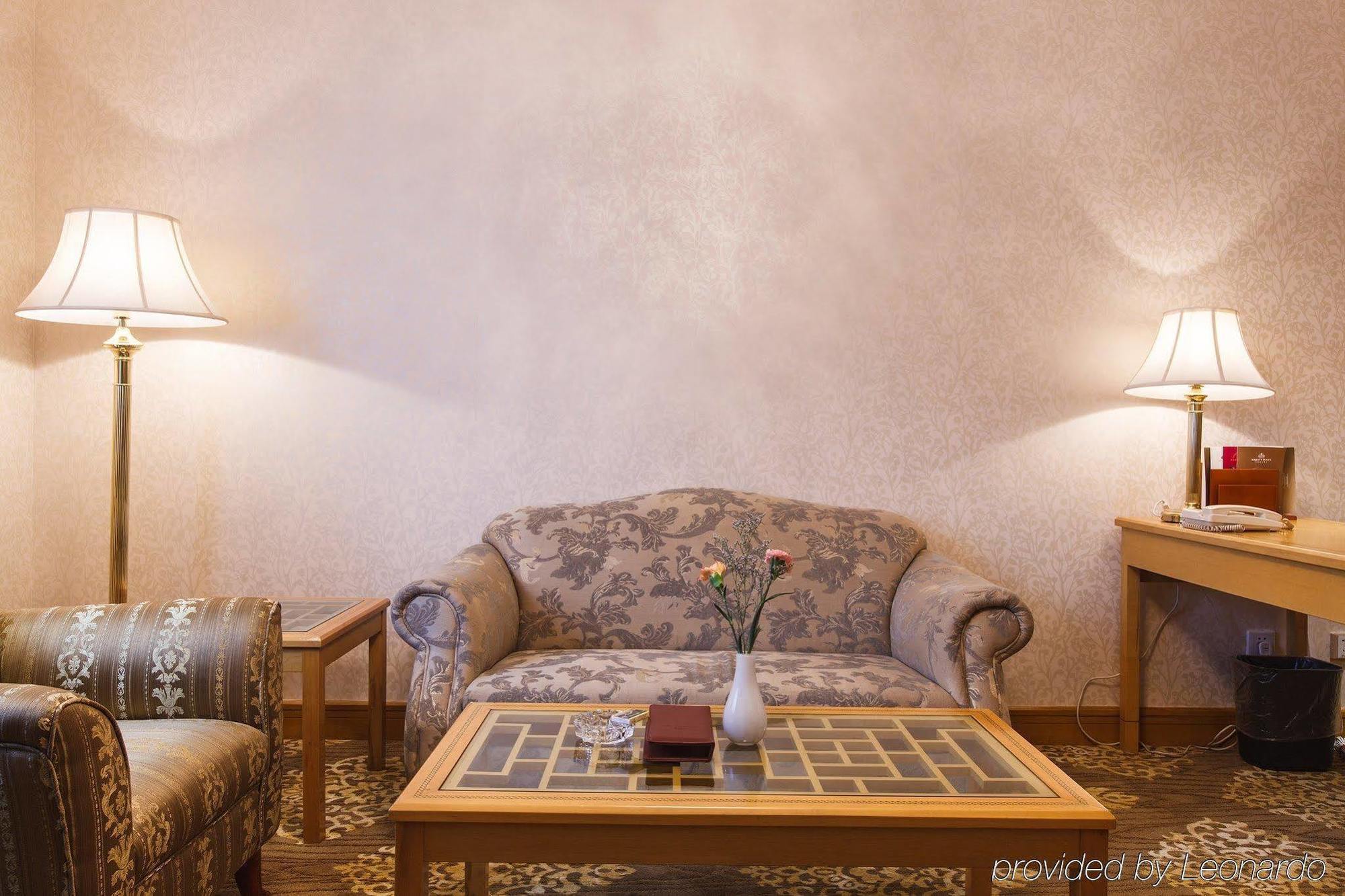 Majesty Plaza Hotel 5*