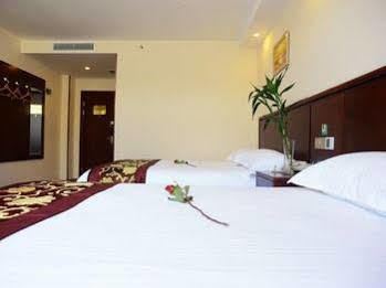 Greentree Inn Shanghai Pudong Airport Town Express Hotel 2*