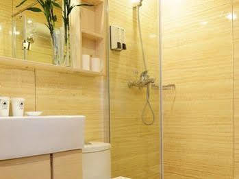 Greentree Inn Shanghai Pudong Airport Town Express Hotel 2* Shanghai