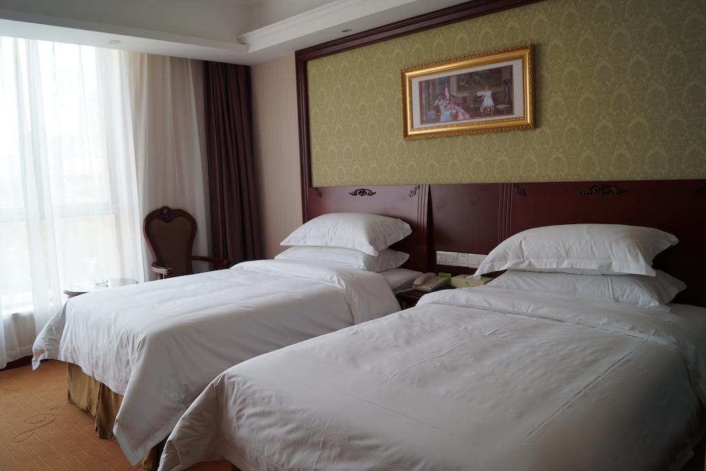 Hotel Huhua Business Hotel 3*