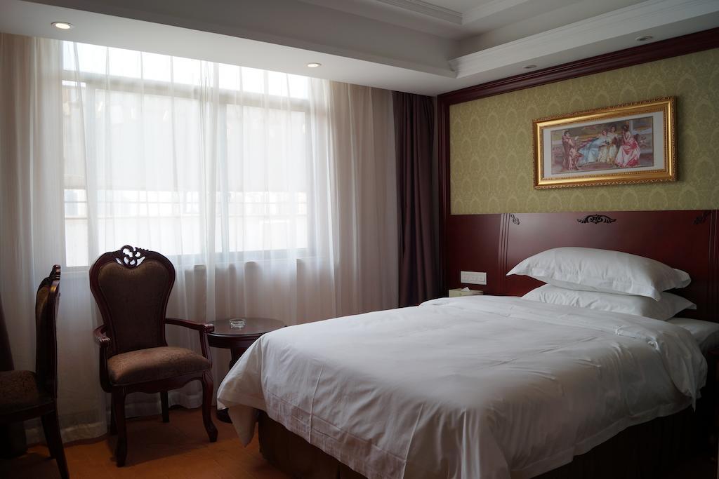 Huhua Business Hotel