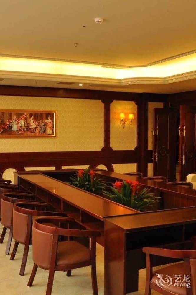 Vienna Sh Fengxian Nanqiao Jinhai Road 4*