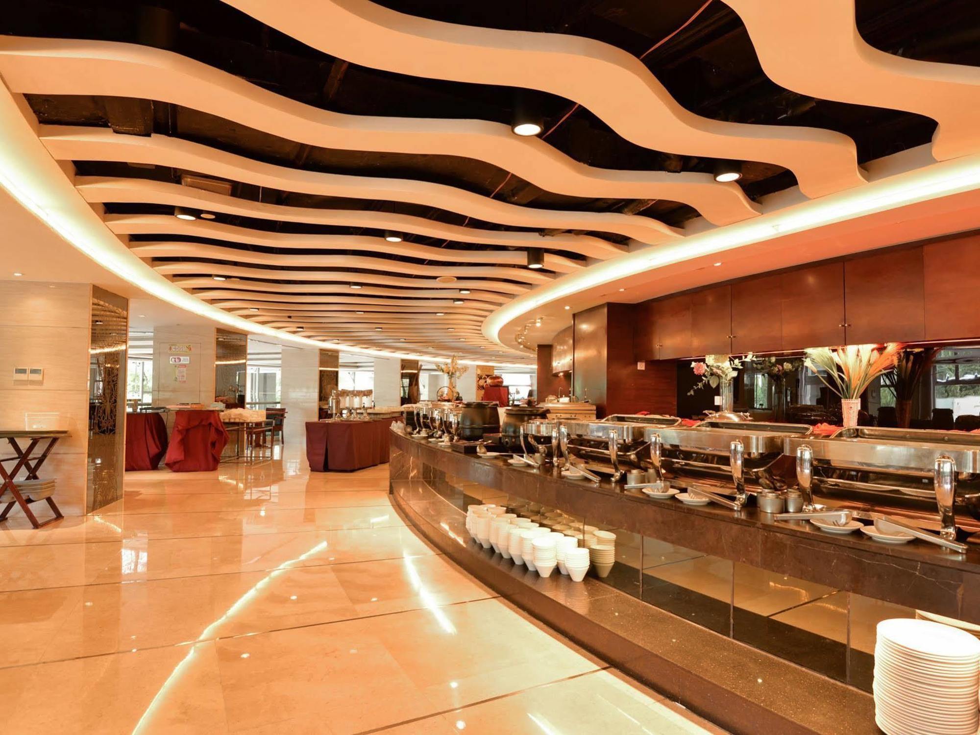Hotel Regal Jinfeng 4*