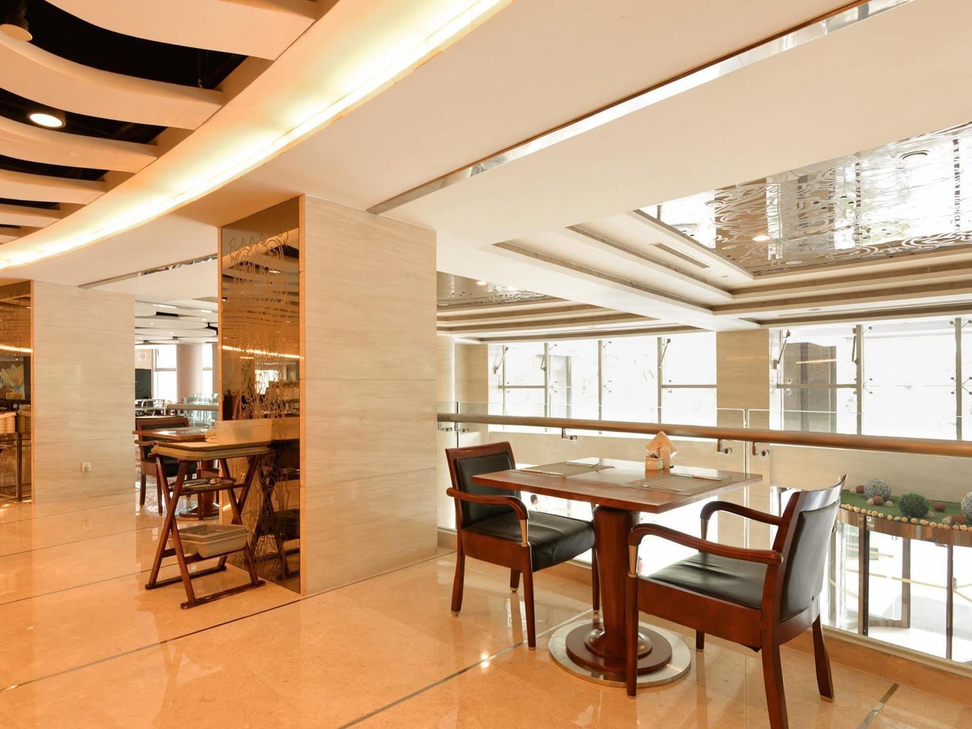 Regal Jinfeng Hotel