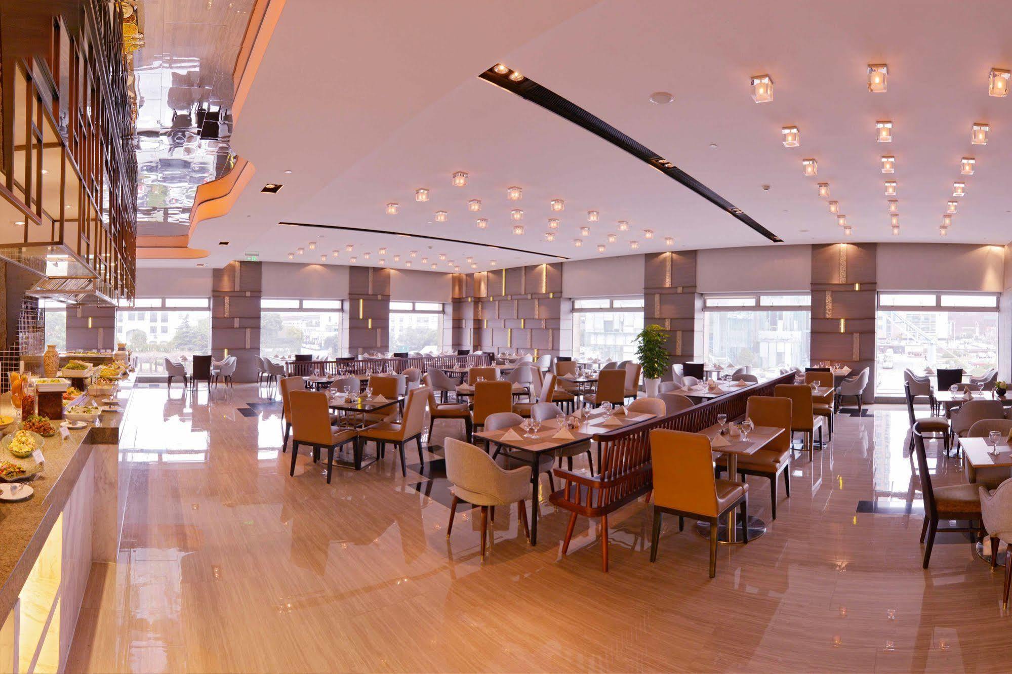 Ramada Plaza Pudong Shanghai