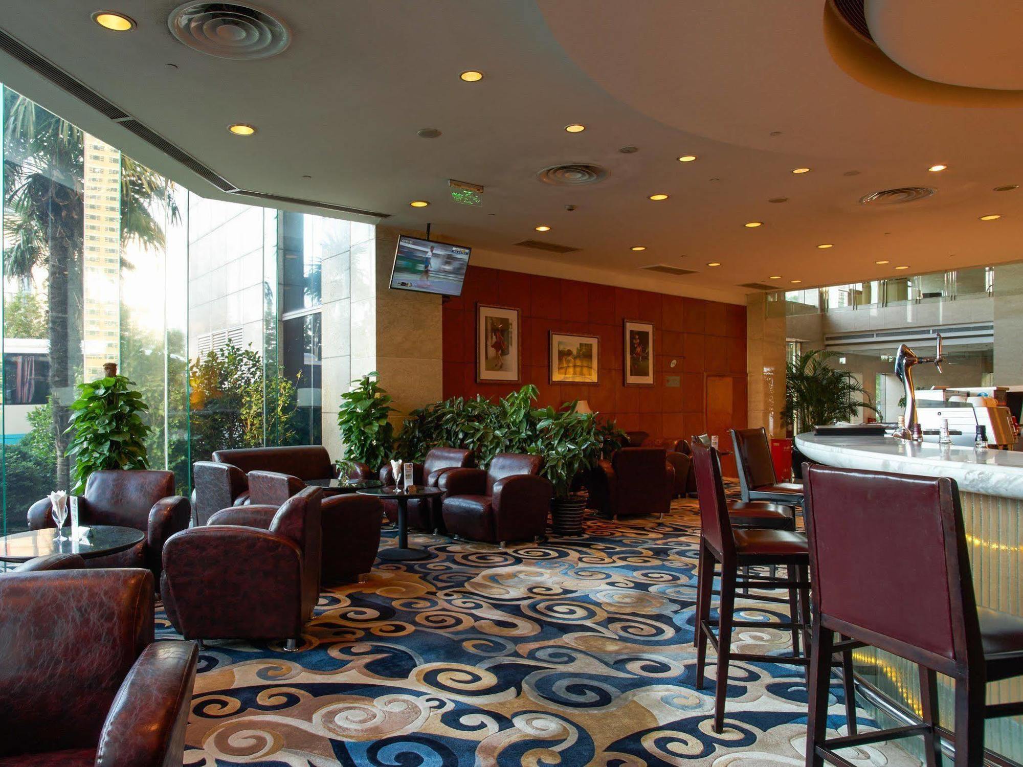 Ramada Plaza Pudong Hotel 4*