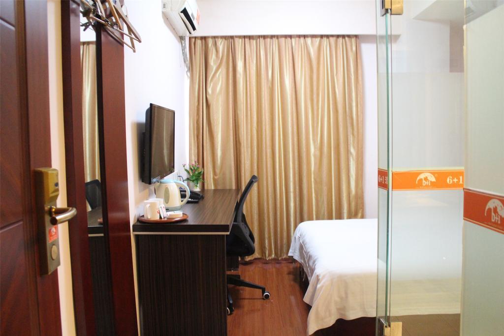 Yiting Four Season - Dongfang Road Branch Hotel
