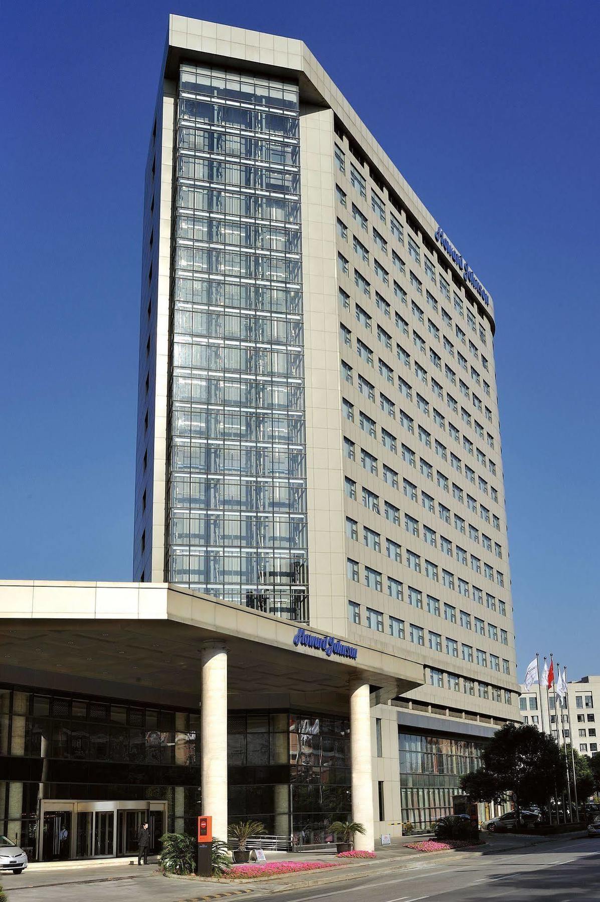 Howard Johnson Caida Plaza Hotel 5*