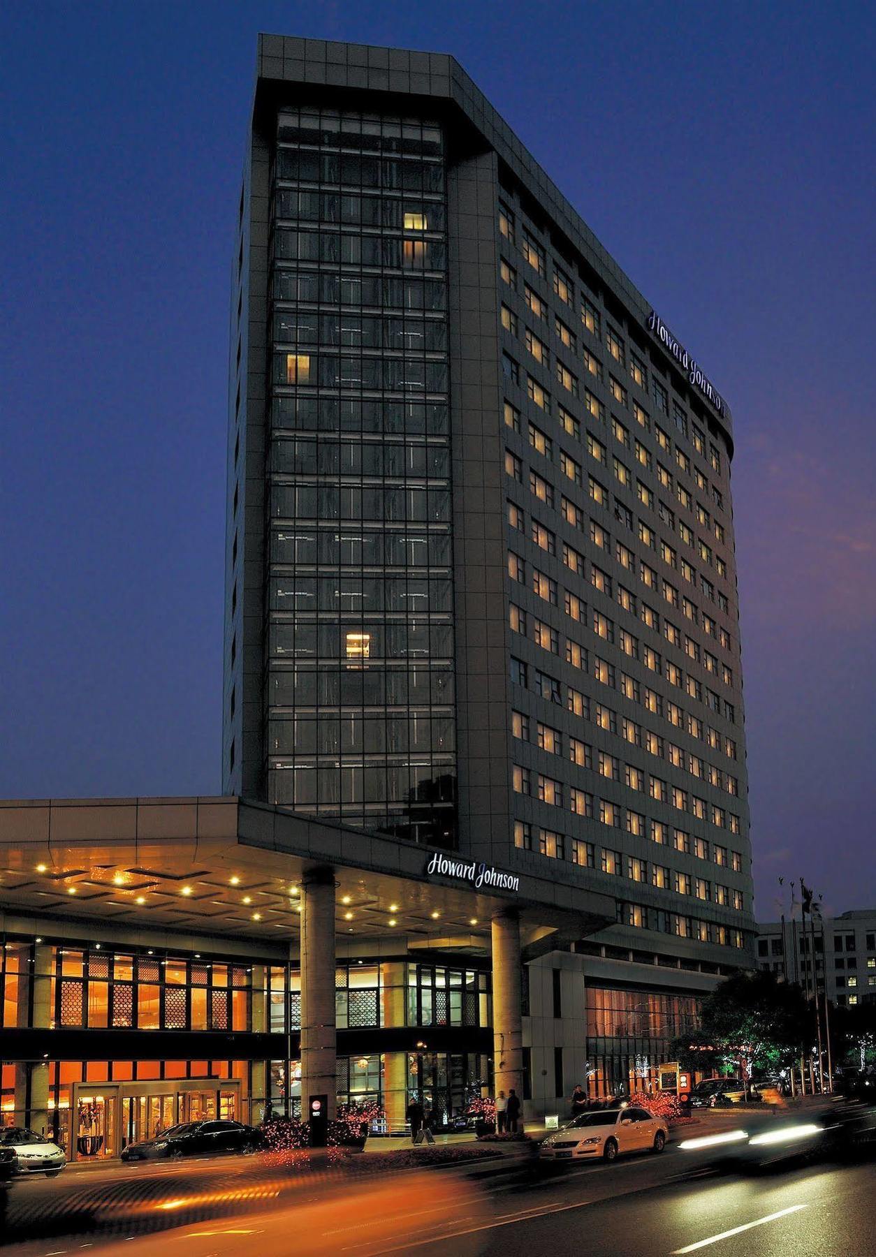 Howard Johnson Caida Plaza Hotel