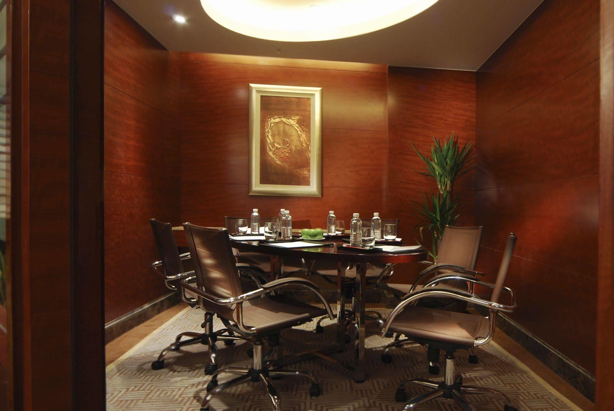 Hotel Howard Johnson Caida Plaza 5*