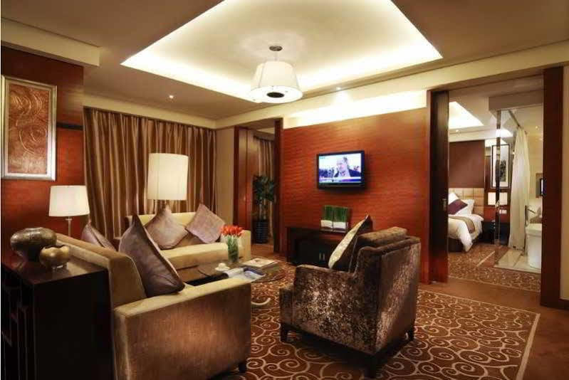 Howard Johnson Caida Plaza Hotel 5*
