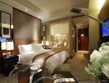 Howard Johnson Caida Plaza Hotel