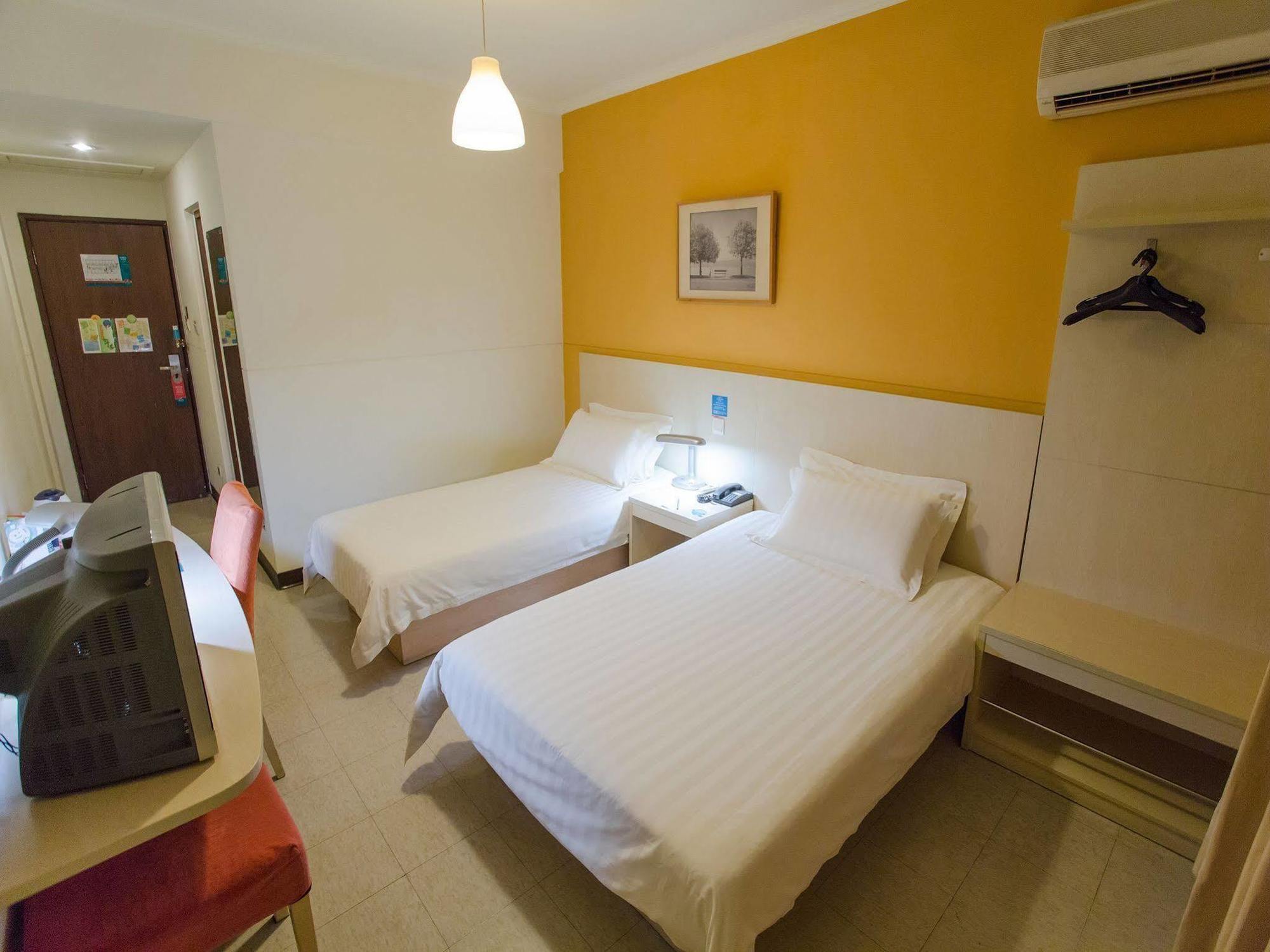 Jingjiang Chifeng Road Hotel
