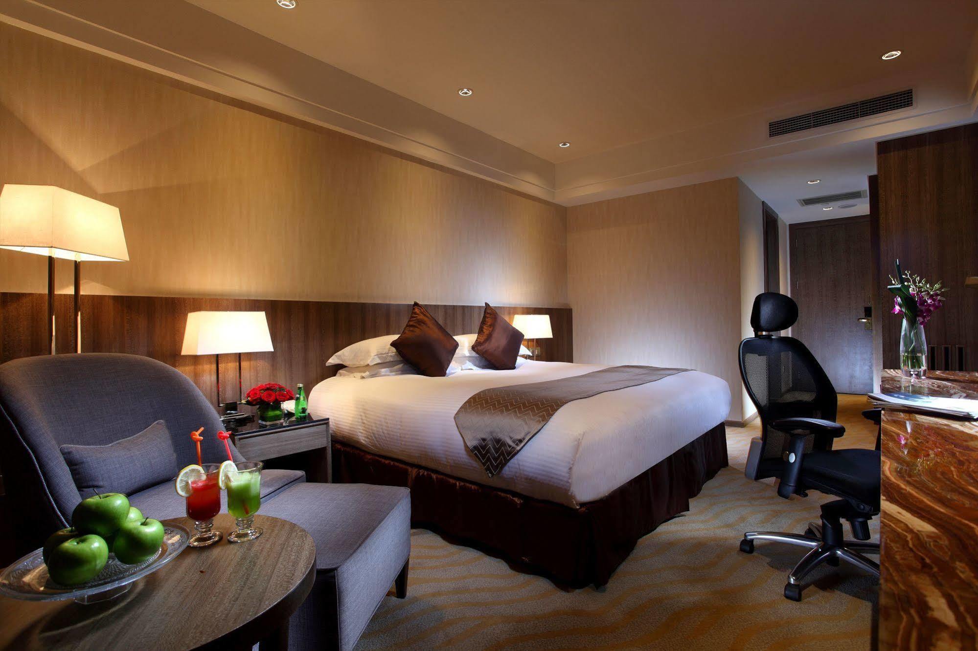 Hotel Dijing 4*