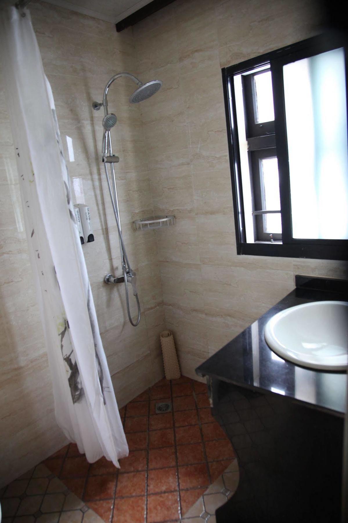 Hotel Fish Bund 3*