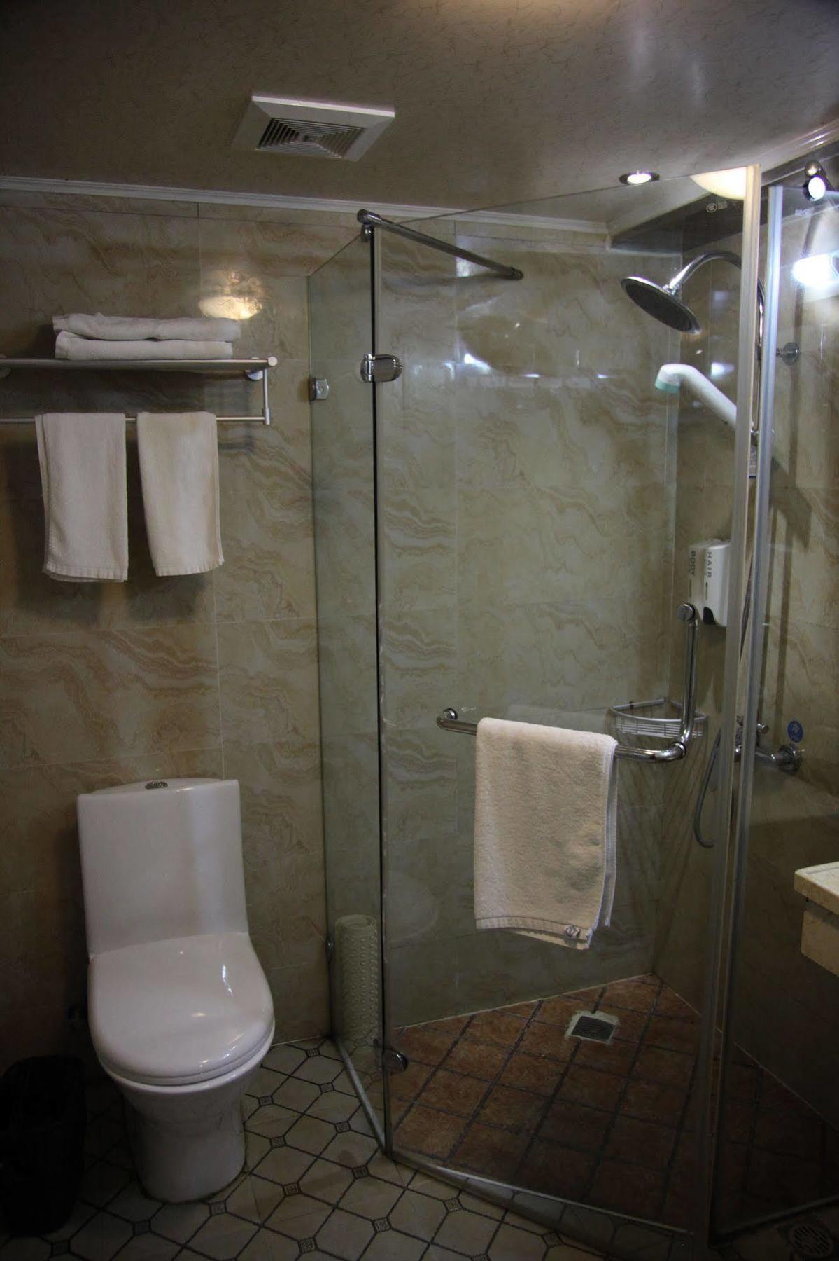 Hotel Fish Bund 3*