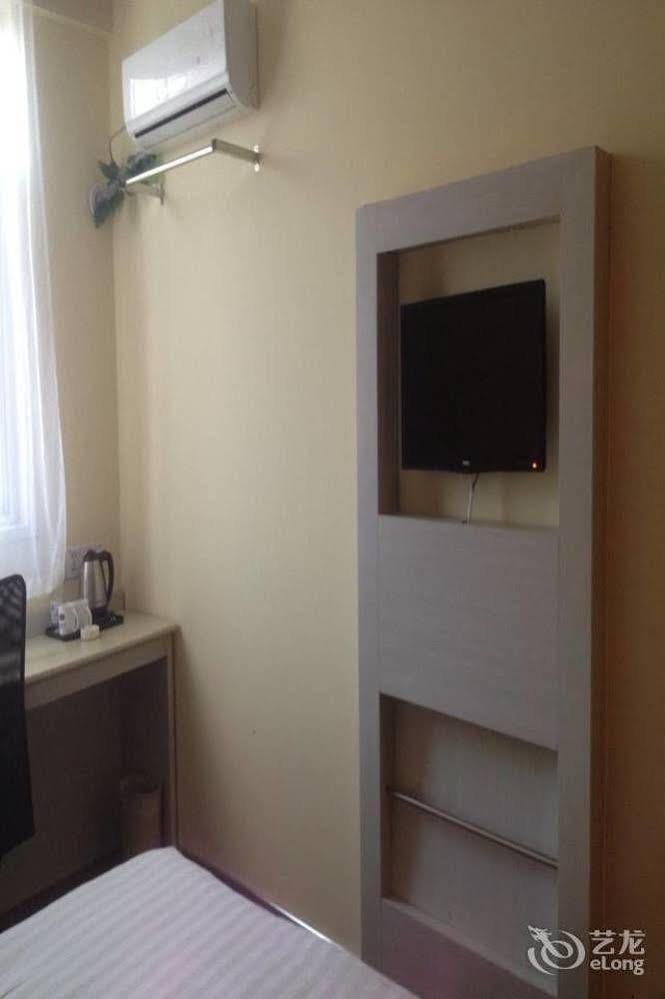 Hanting Express Shanghai Pudong Airport Hotel 2*