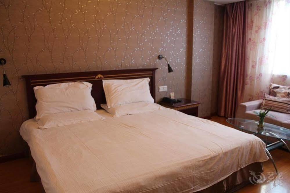 Yi Ting Chain Dongfang Road Shop Hotel