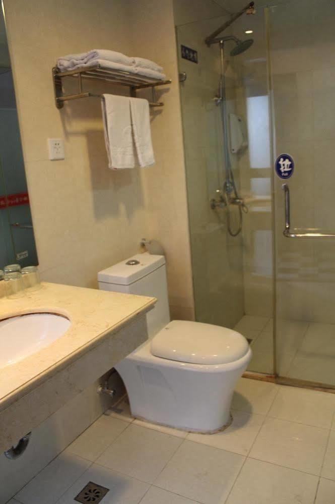 Hotel Yi Ting Chain Dongfang Road Shop