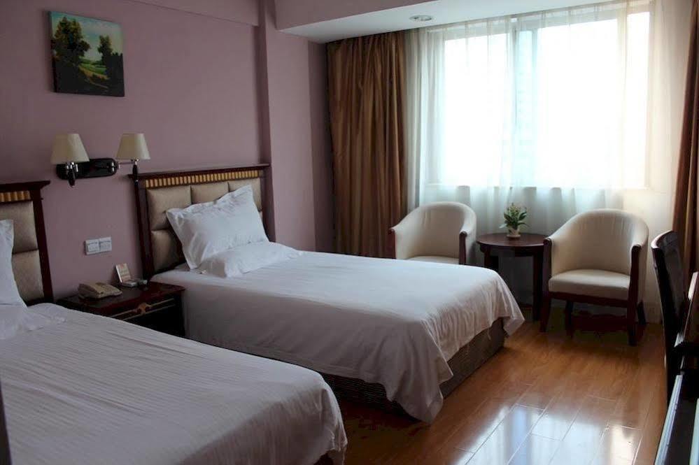Hotel Yi Ting Chain Dongfang Road Shop 2*