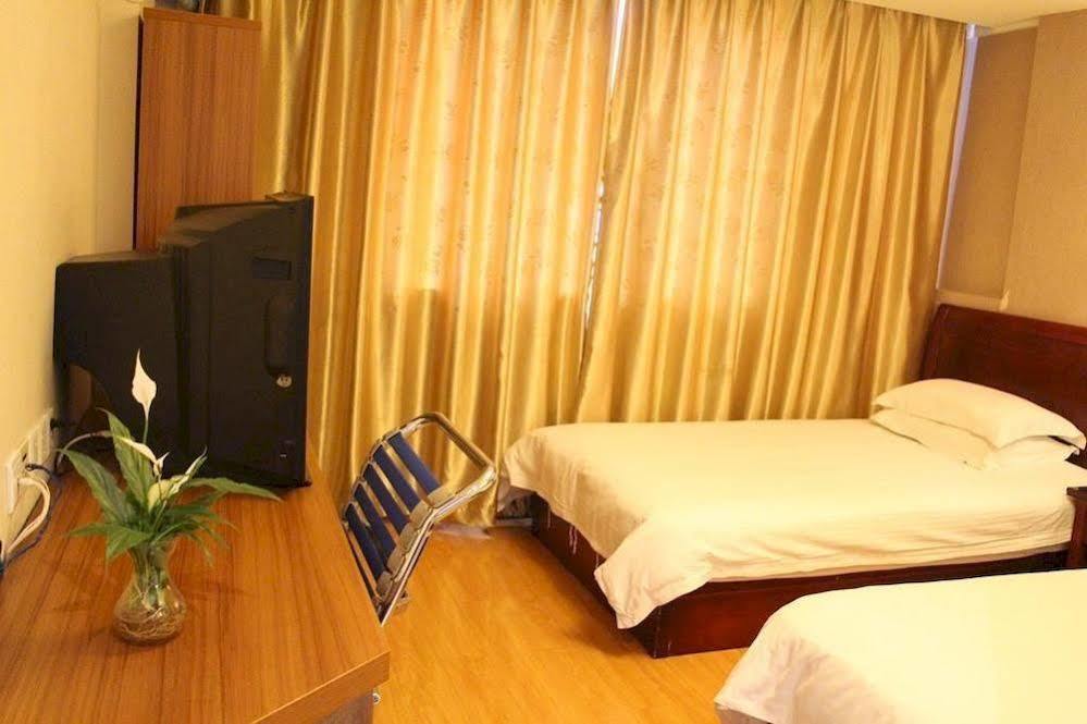 Hotel Yi Ting Chain Dongfang Road Shop 2*