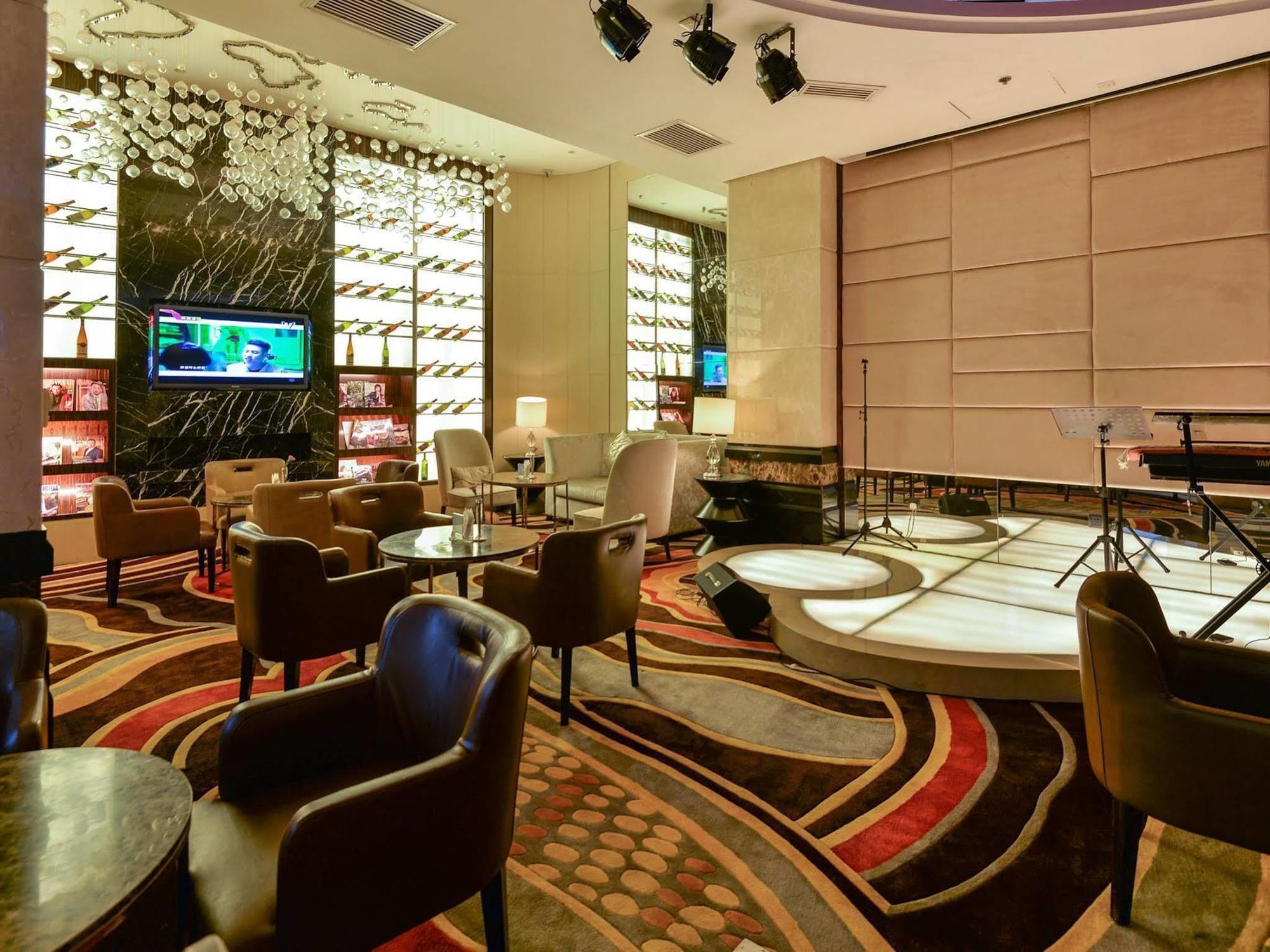 Hotel Ramada Plaza Pudong Airport - 3 Mins To Pvg Depature Floor & Check Entrance With Shuttle