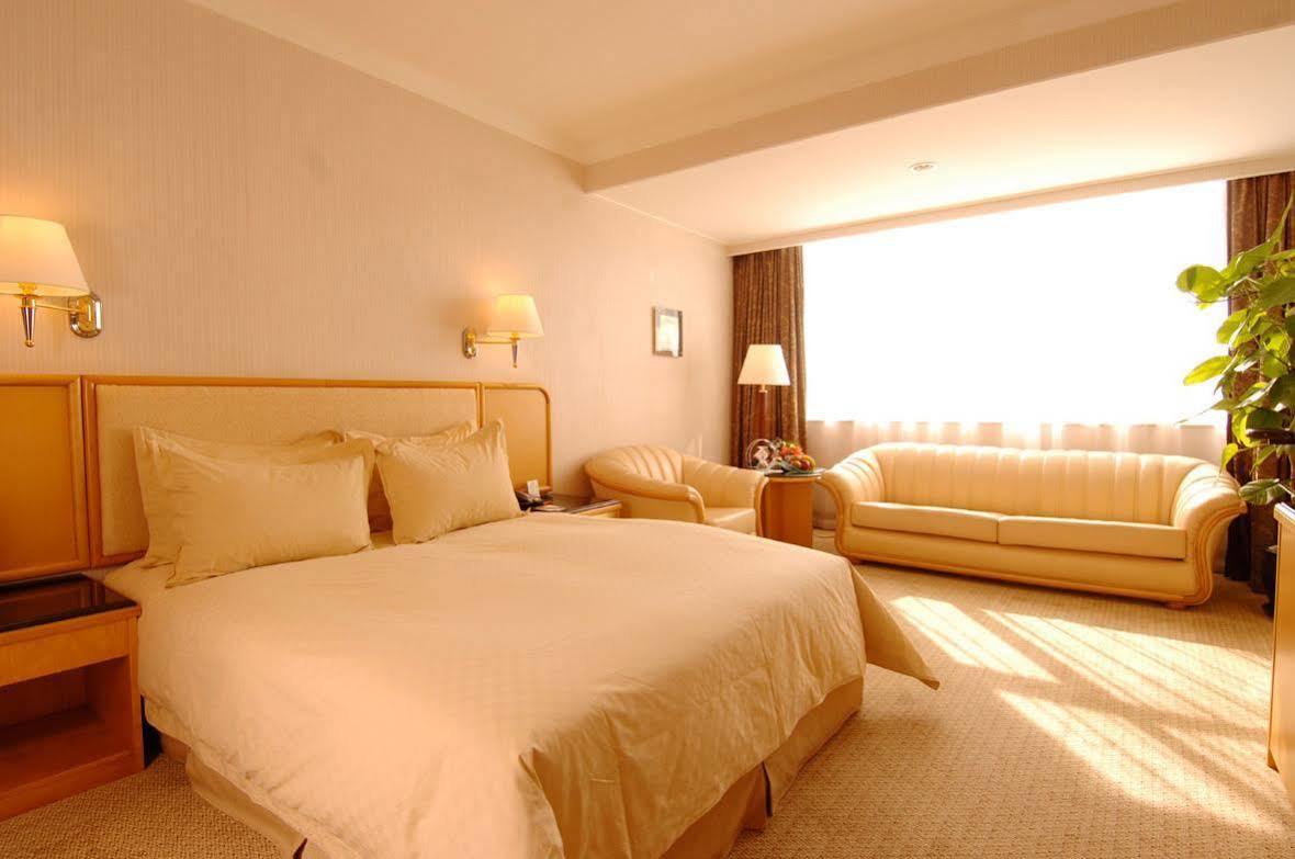 Ramada Plaza Pudong Airport - A Journey Starts At The Pvg Airport Hotel