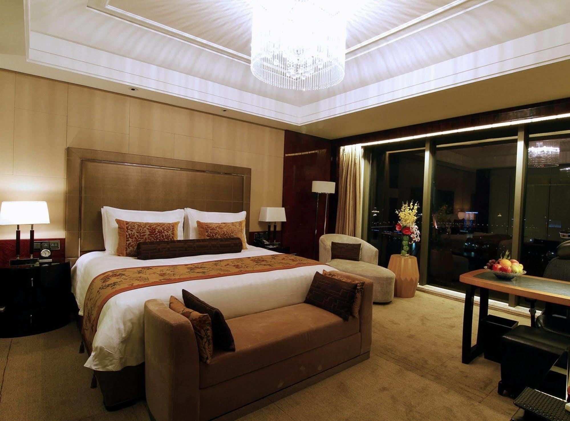 Wyndham Grand Plaza Royale Oriental Hotel