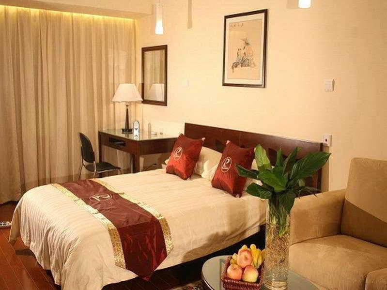 Dingtian Ruili Service Hotel 4*