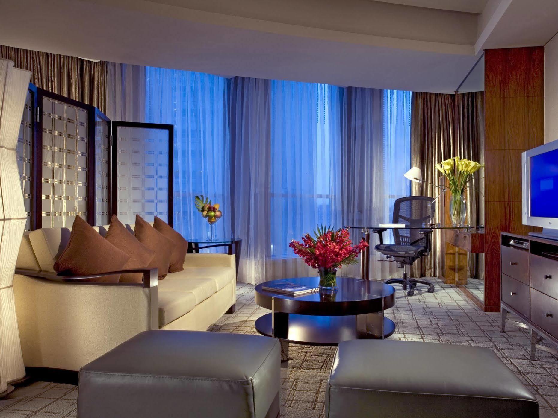 Hotel Sheraton Grand Pudong & Residences 5*