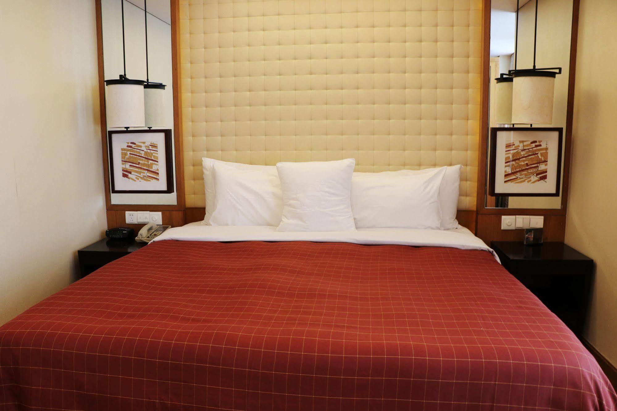 Sheraton Grand Pudong & Residences Hotel