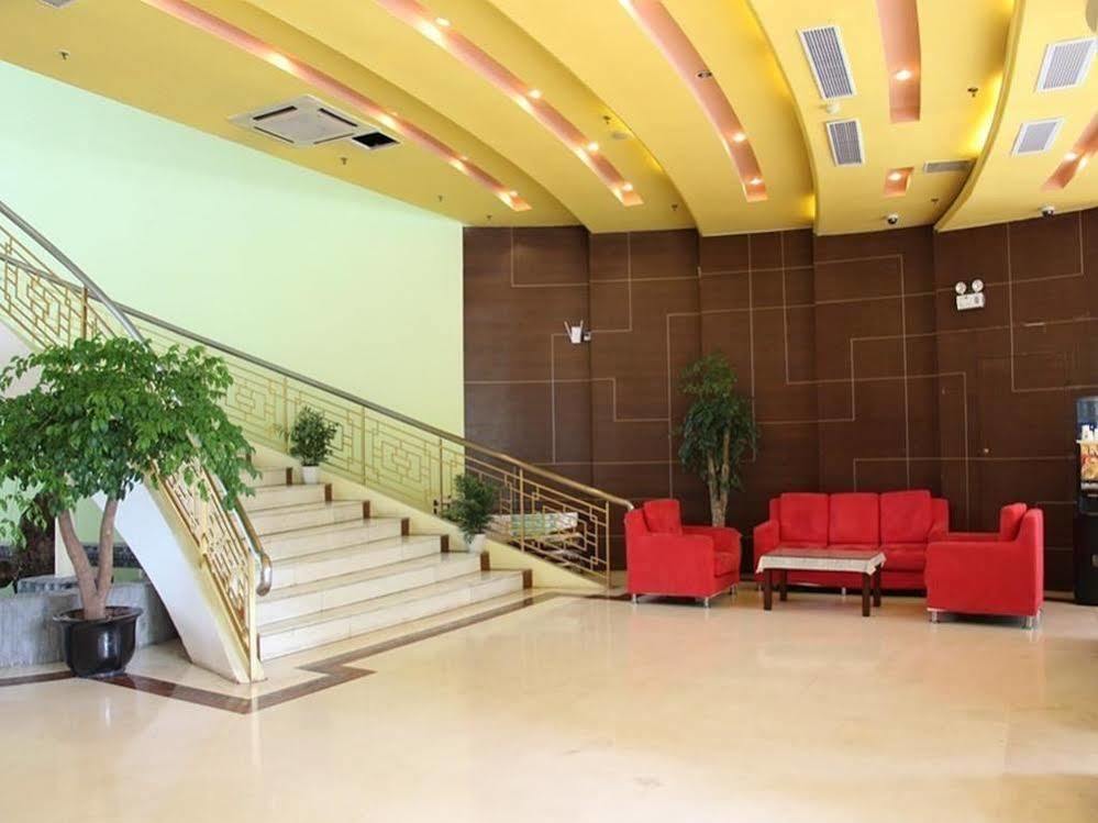 Lu Jia Zui Hotel