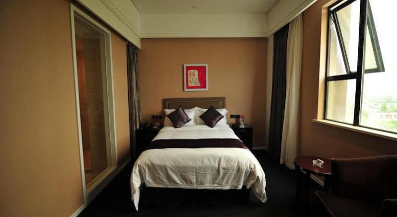 New Century Manju Luoshan @sniec Hotel