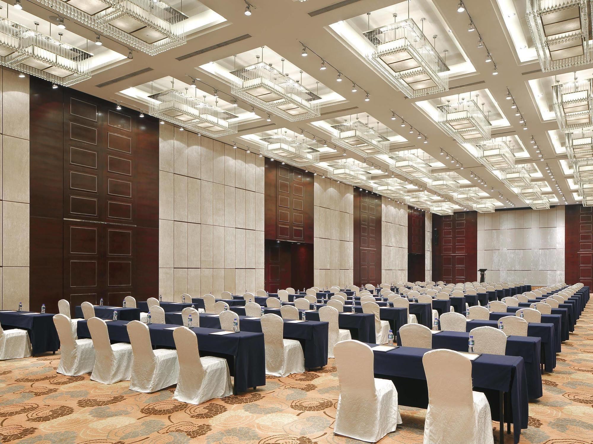The Qube -close To Pudong International Airport And Disney Land Hotel