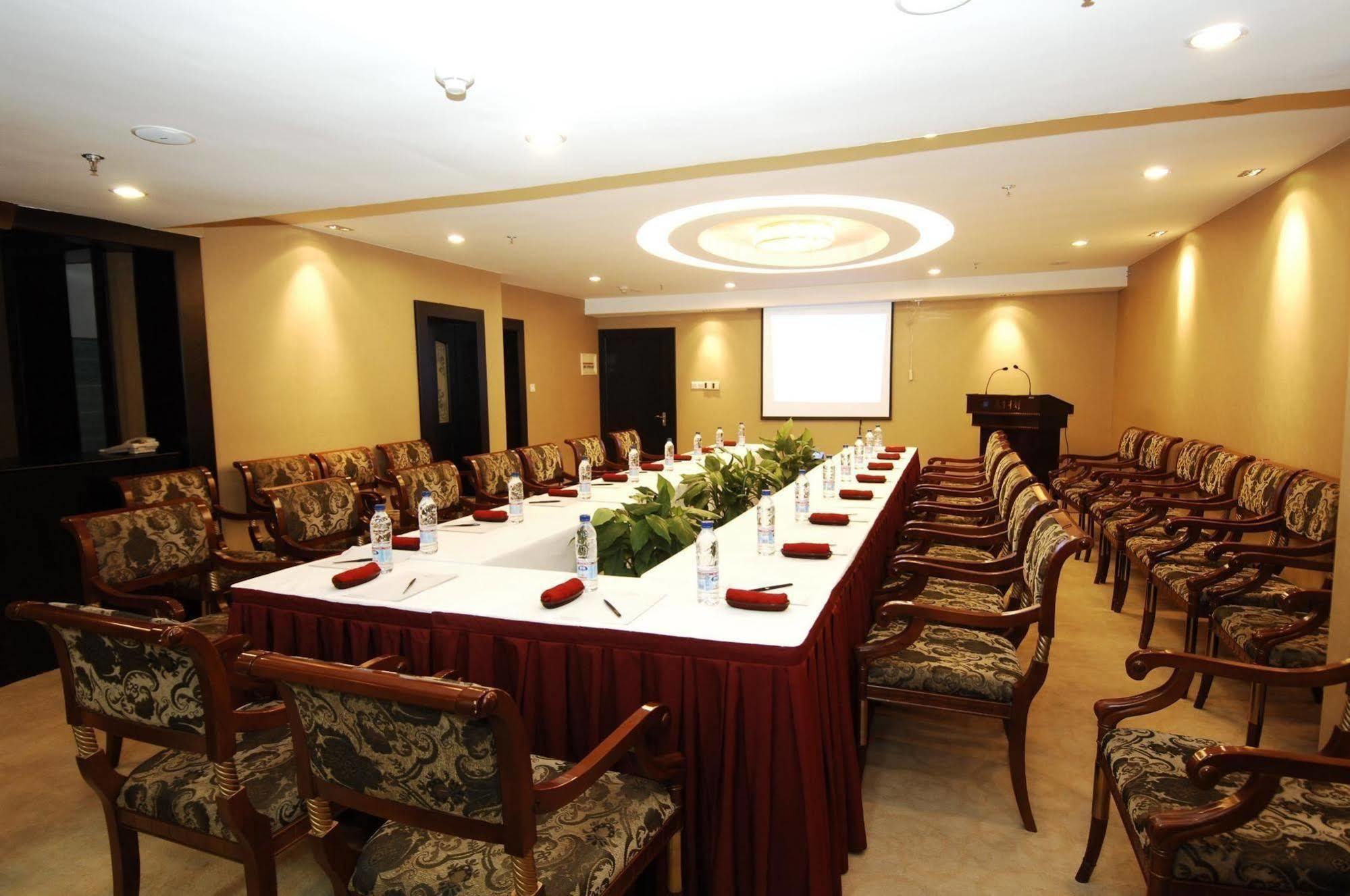 Hotel Huajun 4*